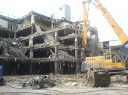 Imposant: Die Ruine des ehemaligen Karstadt-Gebäudes Ende KW 19 Imposant: Die Ruine des ehemaligen Karstadt-Gebäudes Ende KW 19