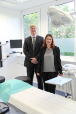 Nicole Chambron und Privatdozent Dr. Dr. Dr. Oliver Seitz Nicole Chambron und Privatdozent Dr. Dr. Dr. Oliver Seitz