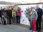 Oberbürgermeister Claus Kaminsky mit den jungen Kreativen und Kunstlehrerin Astrid Lüth. Oberbürgermeister Claus Kaminsky mit den jungen Kreativen und Kunstlehrerin Astrid Lüth.