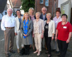Sie freuen sich über den erfolgreichen Einsatz der Rettungsdose (von links): Gerd Schreyer (AiA), Sabine Krempel, Caroline Geier-Roth und Susanne Ettl (Lions), Siegrid und Friedrich Glock, Gisela Krux (AiA), Renate Weber und Georgette Kariminia (Wohnberatung). Sie freuen sich über den erfolgreichen Einsatz der Rettungsdose (von links): Gerd Schreyer (AiA), Sabine Krempel, Caroline Geier-Roth und Susanne Ettl (Lions), Siegrid und Friedrich Glock, Gisela Krux (AiA), Renate Weber und Georgette Kariminia (Wohnberatung).