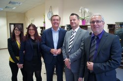 Cemre und Derya Uran, OB Claus Kaminsky, Jürgen Wegner und Roland Heim von der Parfümerie Müller im neuen Friseursalon Cemre und Derya Uran, OB Claus Kaminsky, Jürgen Wegner und Roland Heim von der Parfümerie Müller im neuen Friseursalon