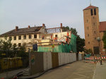 Kürzlich fielen die ersten Mauern des Wohngebäudes auf dem Karstadt-Barthel-Gelände.