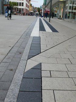 Beispiel für barrierefreien Umbau auf der Marktplatz-Südseite 