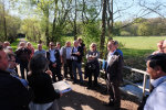 OB Kaminsky inmitten der Interessierten beim Hellenbach-Spaziergang OB Kaminsky inmitten der Interessierten beim Hellenbach-Spaziergang