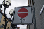 Wie hier in der Lindenstraße sind auch andere Einbahnstraßen in Hanau für Radfahren in beiden Richtungen freigegeben. Wie hier in der Lindenstraße sind auch andere Einbahnstraßen in Hanau für Radfahren in beiden Richtungen freigegeben.